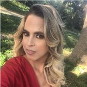 Profesora de Derecho con Maestría en Derecho Urbano territorial y Ambiental, también dictó ciencias sociales e historia colombiana